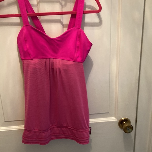 Lululemon Run Back On Track Tank. Size 6 - Picture 2 of 5